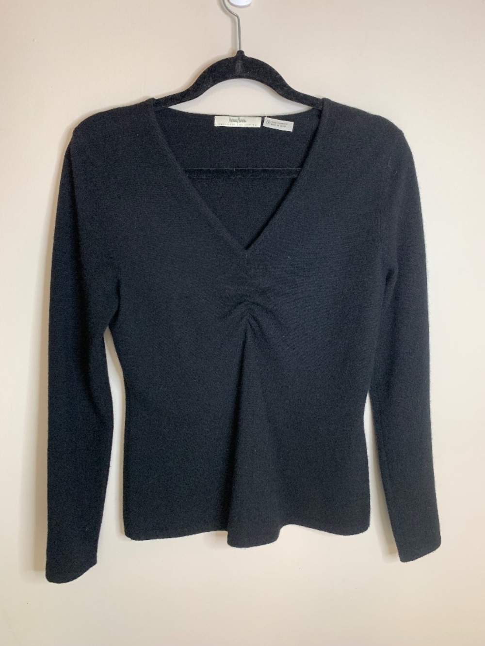 Neiman Marcus Black 100% Cashmere V-Neck Sweater M